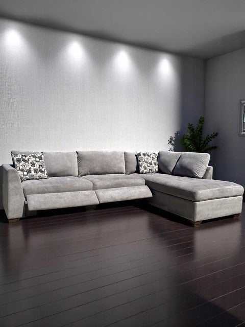 Thomasville Miles Fabric Sectional with Power Footrest